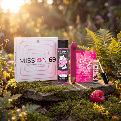 Pack Mission 69 : le jeu, l'huile Bruma, le gloss vibrant, le stimulateur Cici Beauty et les bonbons pétillants, sur une pierre moussue au jardin