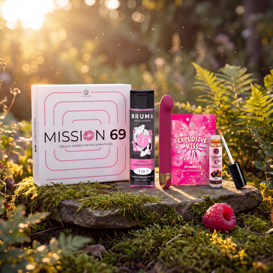 Pack Mission 69 : le jeu, l'huile Bruma, le gloss vibrant, le stimulateur Cici Beauty et les bonbons pétillants, sur une pierre moussue au jardin