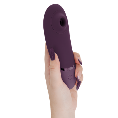 Womanizer Next violet foncé tenu à la verticale